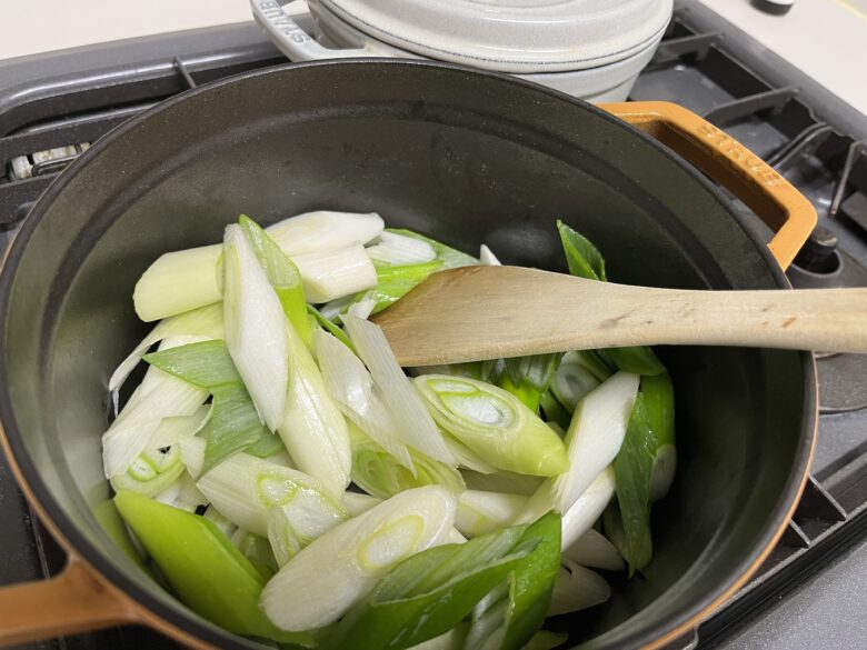 ネギ ネギのスープ ポタージュ ストウブ staub 簡単レシピ 濃厚 料理初心者 料理 一品料理 20分 